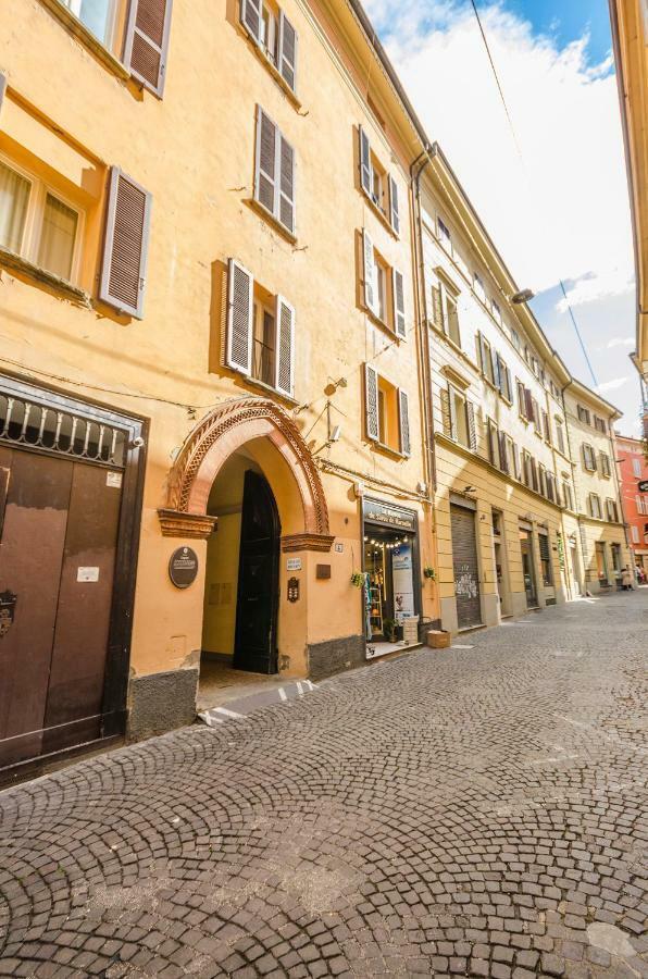 Lupari Apartment, Palazzo Storico Sotto Le Due Torri Bolonha Exterior foto